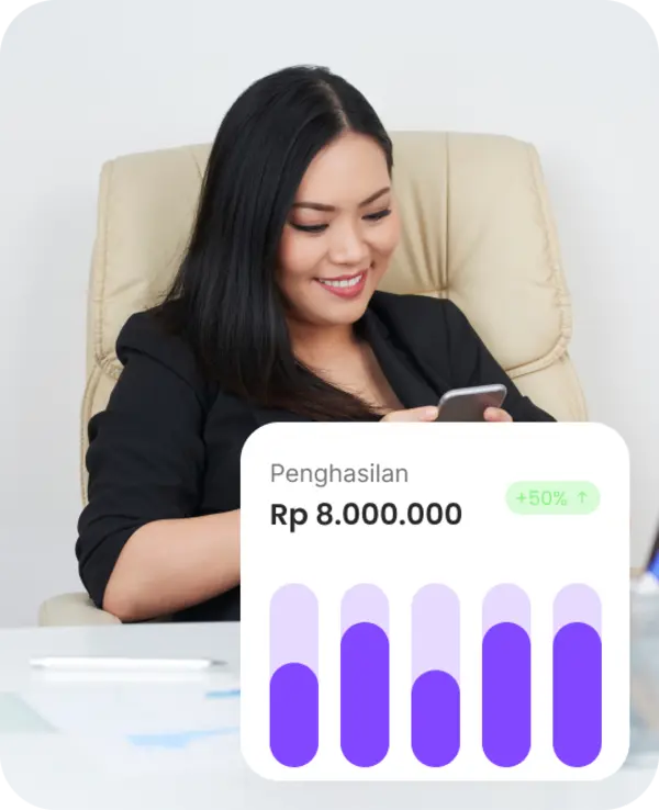 Wanita profesional tersenyum melihat smartphone dengan overlay kartu statistik penghasilan Rp 8.000.000 dan grafik kenaikan 50 persen.